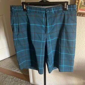 Nike golf mens shorts Nike golf tour performance size 34 - green blue and black